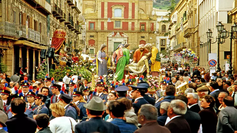 Un oraș din Italia se pregătește de Paște, în timp ce restul lumii așteaptă Crăciunul