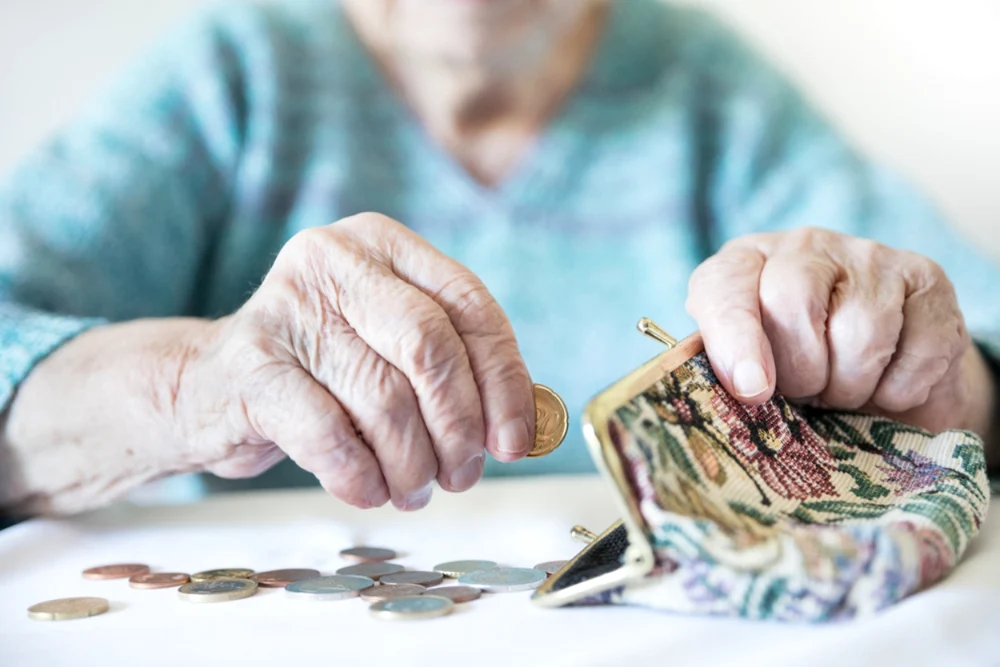 Pensionarii care vor beneficia de o majorare de 100 de lei la pensie în luna decembrie 2025. Cine se încadrează pentru această creștere