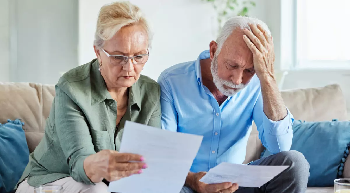 Noua metodă de fraudă care îi lasă pe pensionarii din România fără sume în cont. Un fenomen alarmant alimentat de lipsurile și dificultățile din familii