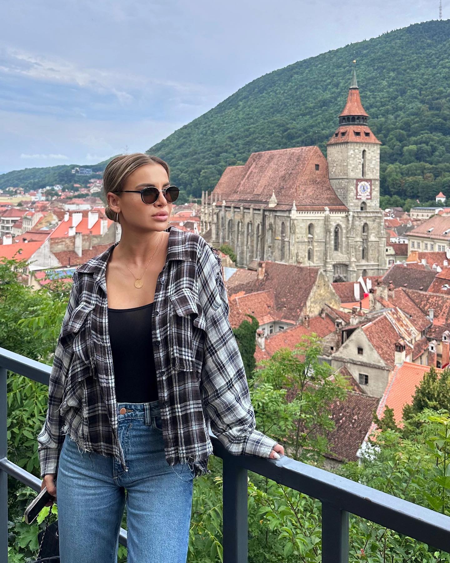 După cincisprezece ani de tăcere, o vedetă ar putea reveni pe micul ecran. Negocierile cu Antena 1 sunt în plină desfășurare