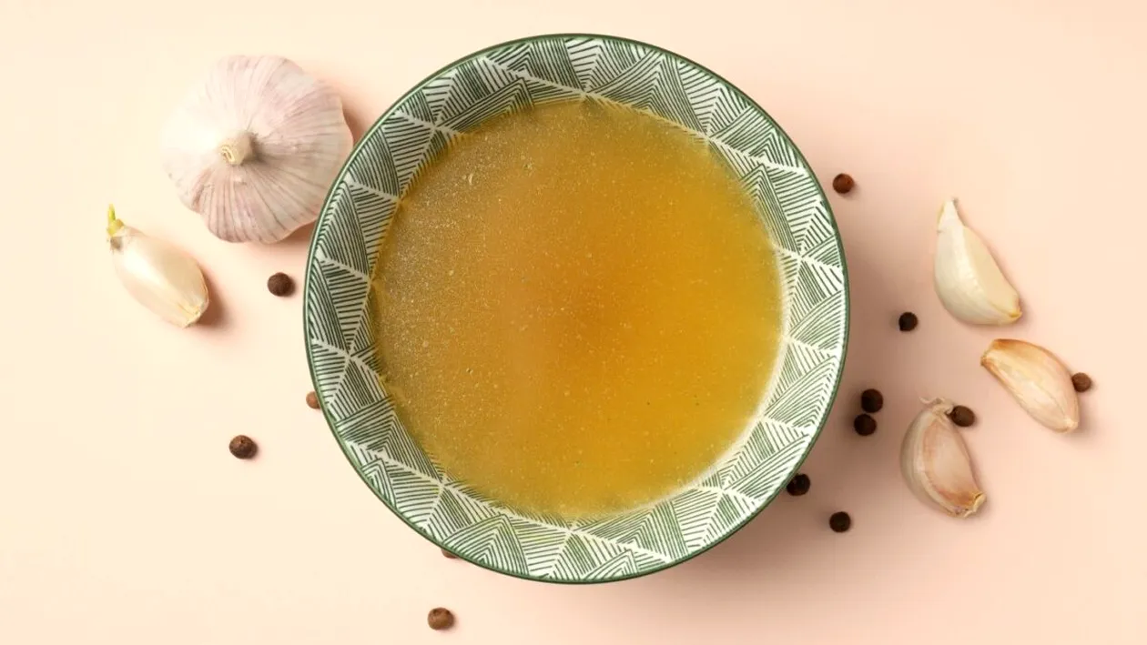 Când se adaugă gelatina și usturoiul în piftia de Revelion. Secretul care o face să iasă perfect