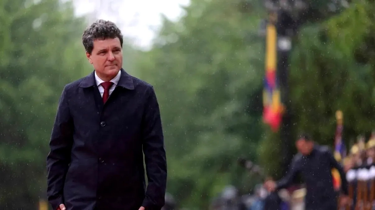 Nicușor Dan, blocat la Paris din cauza ninsorilor puternice. Ce își amintește șeful statului despre iernile copilăriei: „Pe atunci erau mult mai aspre”