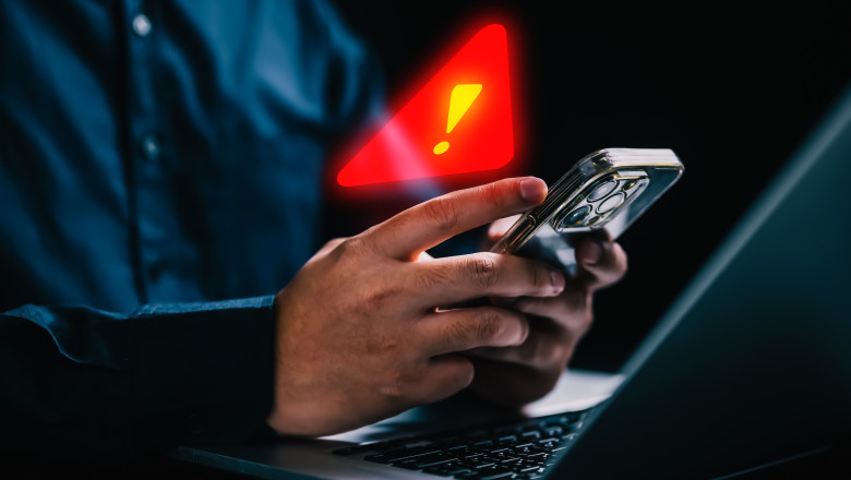 Nou val de înșelătorii în România! Mesajul aparent banal care îi lasă pe români fără economii