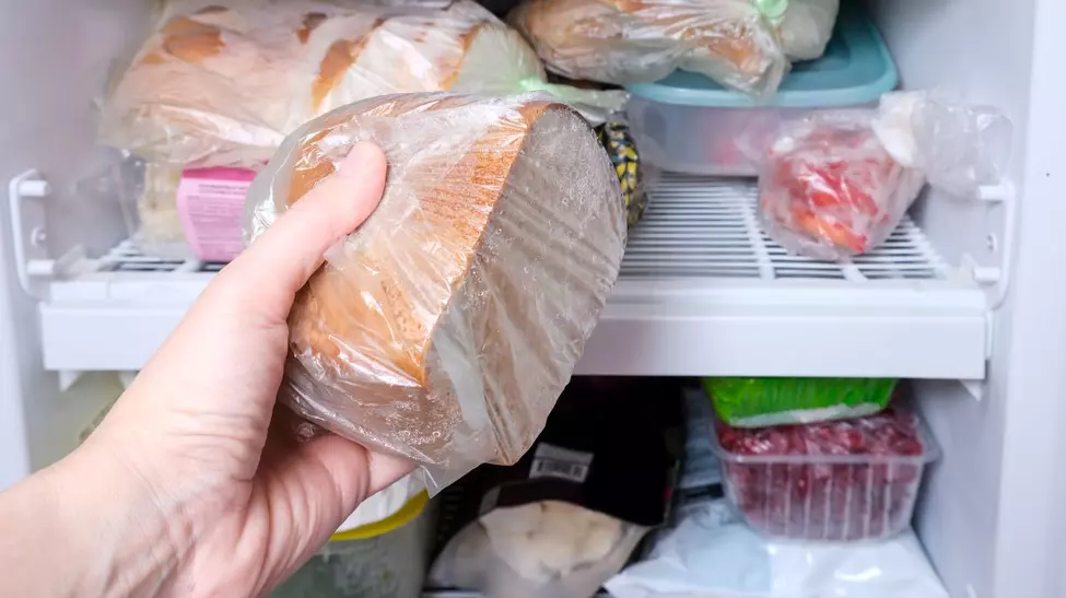 De ce nu este recomandat să păstrezi pâinea în frigider