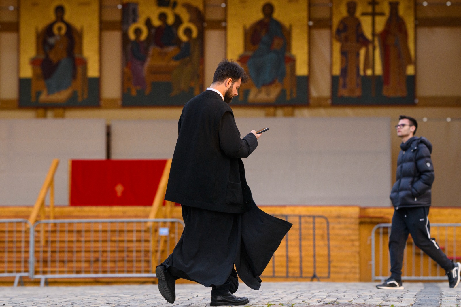 Cât câștigă un preot în 2026. Salariul lunar, în funcție de vechime și rang