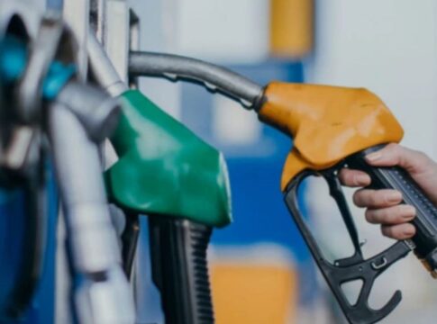 Cozi interminabile la benzinarii. Benzina si motorina s au scumpit 1280x720