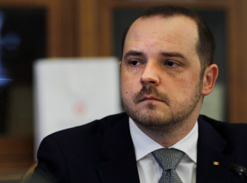 NjBlZjMyYWRlNjY4ZjYxYWQwY2I0YzMzOQ==.thumb