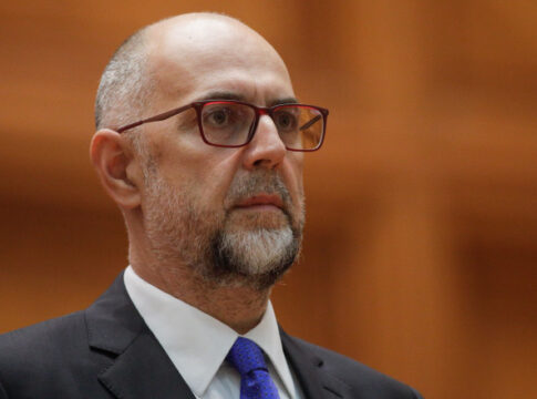 ZjFlNzc5MTcwMWUyOWM4MWY1MDYyN2RhMTFl.thumb