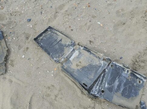 Alerta la malul marii surse politistii de frontiera au descoperit vineri resturi de drona pe plaja din mamaia