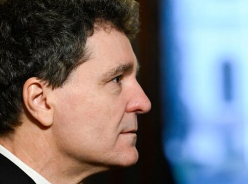 Cum va rezolva matematicianul nicusor dan ecuatia imposibila bolojan psd problema celor trei corpuri varianta romaneasca