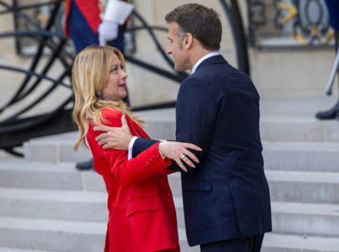 Emmanuel macron moment buclucas cu giorgia meloni imaginile au starnit controverse video viral