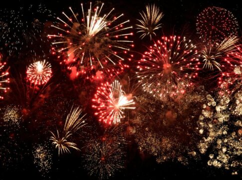 Explozie la o fabrica de petarde si artificii din india cel putin 20 de morti video