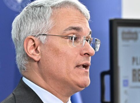 Dragos pislaru a calculat in direct cu cat ii creste salariul va fi mai mare cu 22 adica cu 2 500 de lei