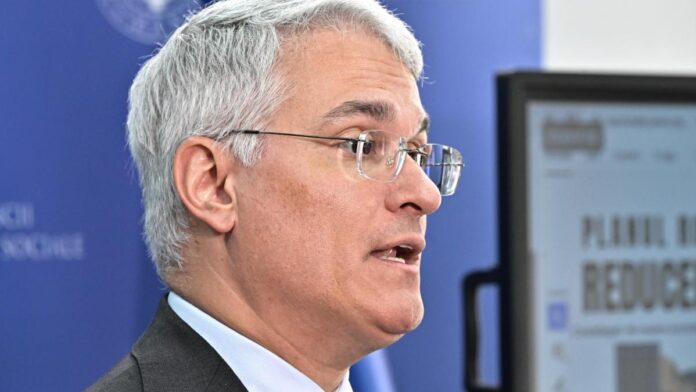 Dragos pislaru a calculat in direct cu cat ii creste salariul va fi mai mare cu 22 adica cu 2 500 de lei