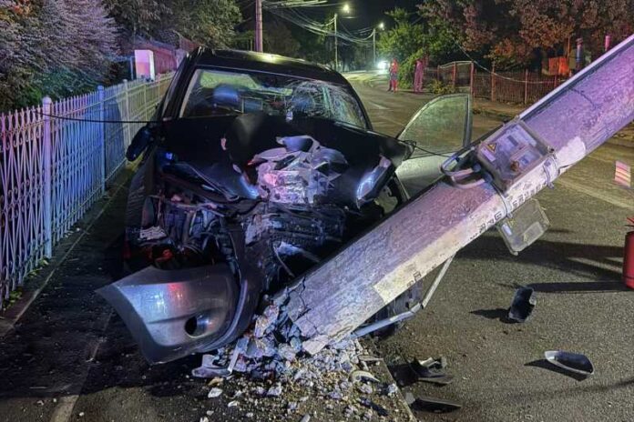 Accident nocturn masina stalp electric