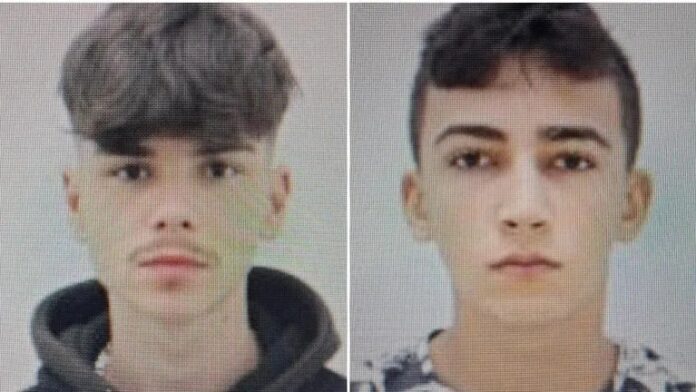 Echipe de pompieri și scafandri ISU Dâmbovița în timpul căutărilor celor doi tineri dispăruți în râul Argeș, la Ionești.